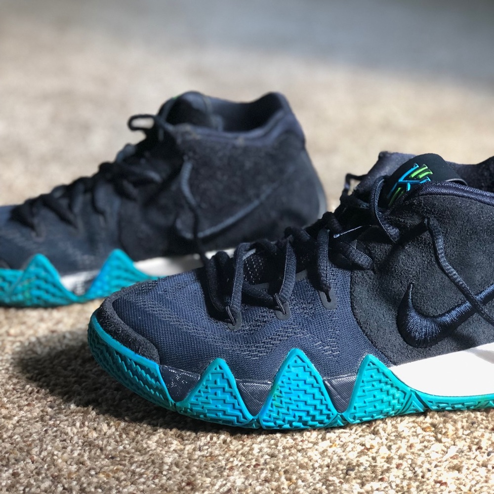 Nike Kyrie 3 Basketball Shoes
